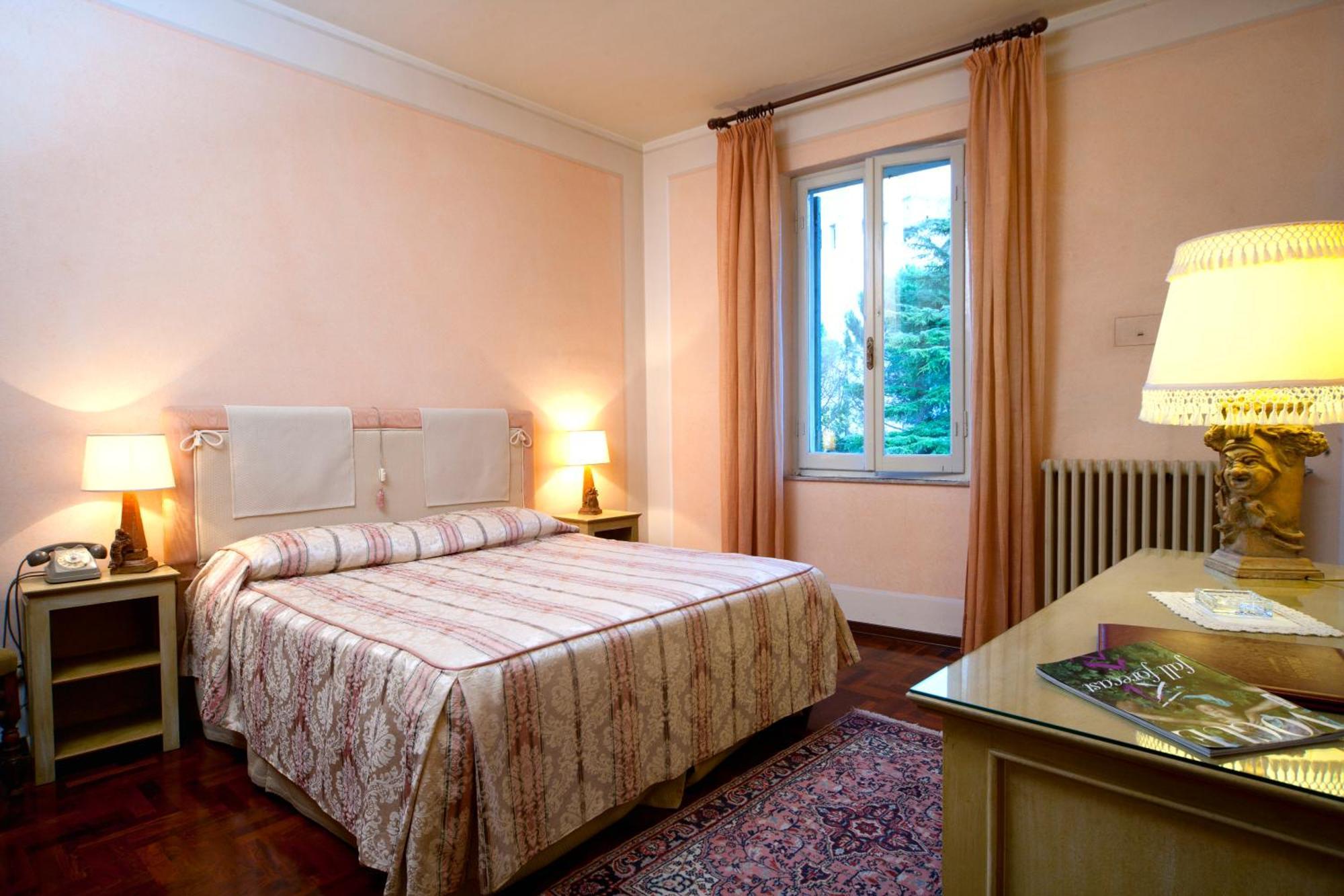 Palazzo Dragoni Hotel Spoleto Kültér fotó