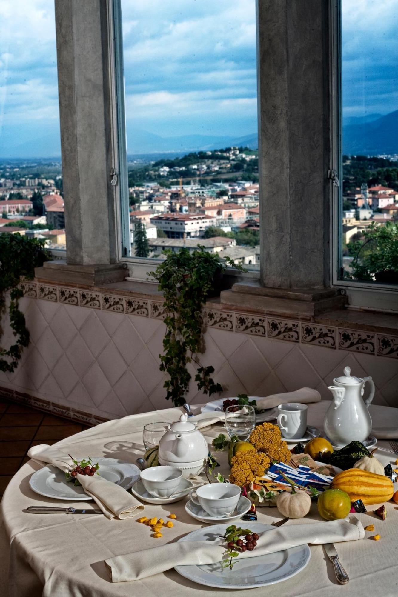 Palazzo Dragoni Hotel Spoleto Kültér fotó