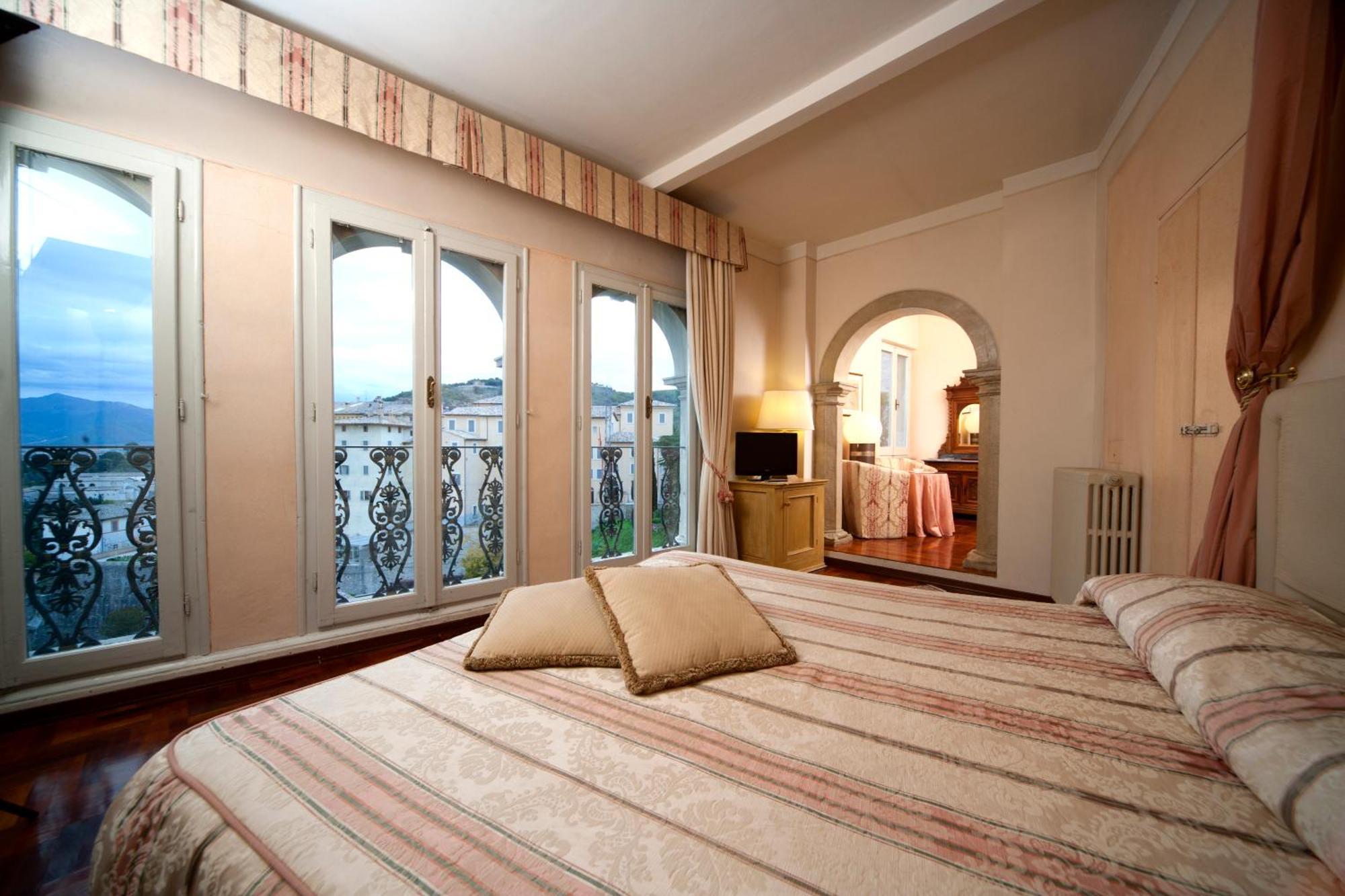 Palazzo Dragoni Hotel Spoleto Kültér fotó
